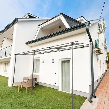 アパート Oliver 2 *